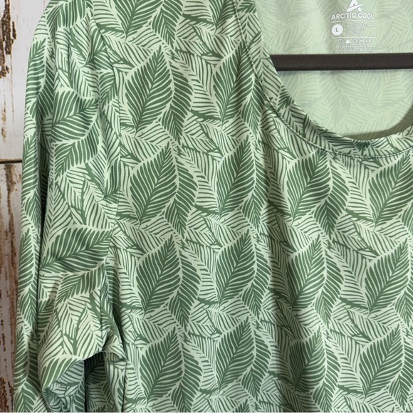 Arctic Cool, Green Leaf Pattern Long Sleeve Tee. Size Large. Excellent condition - Picture 2 of 4